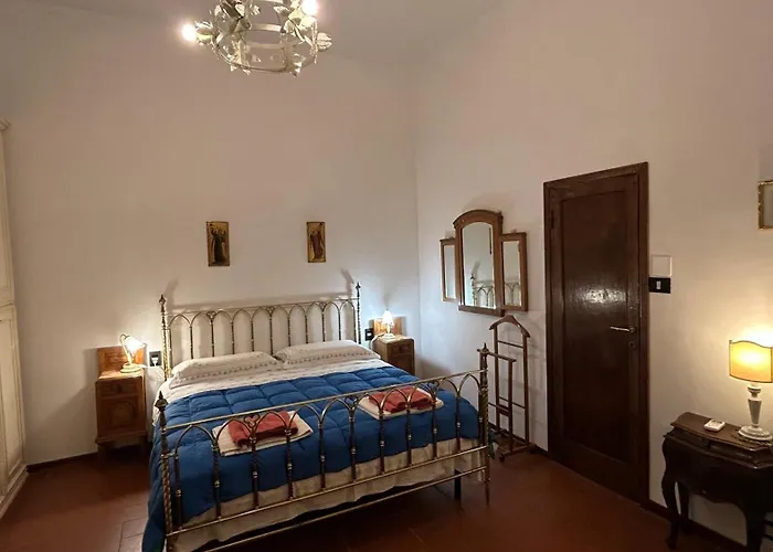 Le 5 Vie Con Tripla Bed and Breakfast
