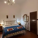 Le 5 Vie Con Tripla Bed and breakfast